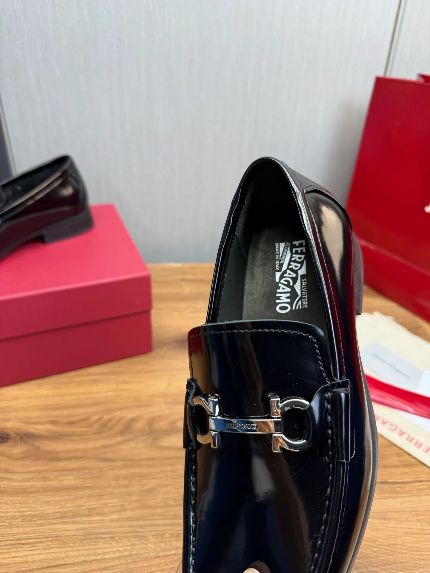 Men's shoes 💰760💰 Ferragamo. [Ferragamo] Men's Loaf leather shoes, the latest hot style, 1:1 original purchase quality, top quality, imported open-edge beaded cowhide leather on the upper, hand-made three-dimensional stitching highlights the round toe design, the inner feet are made of imported cowhide, with original wear-resistant rubber outsole, matching code 39-44, (38, 45 custom-made, non-refundable)
